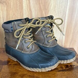 Nautica Brown and Black Kids Duck Boots, size 1